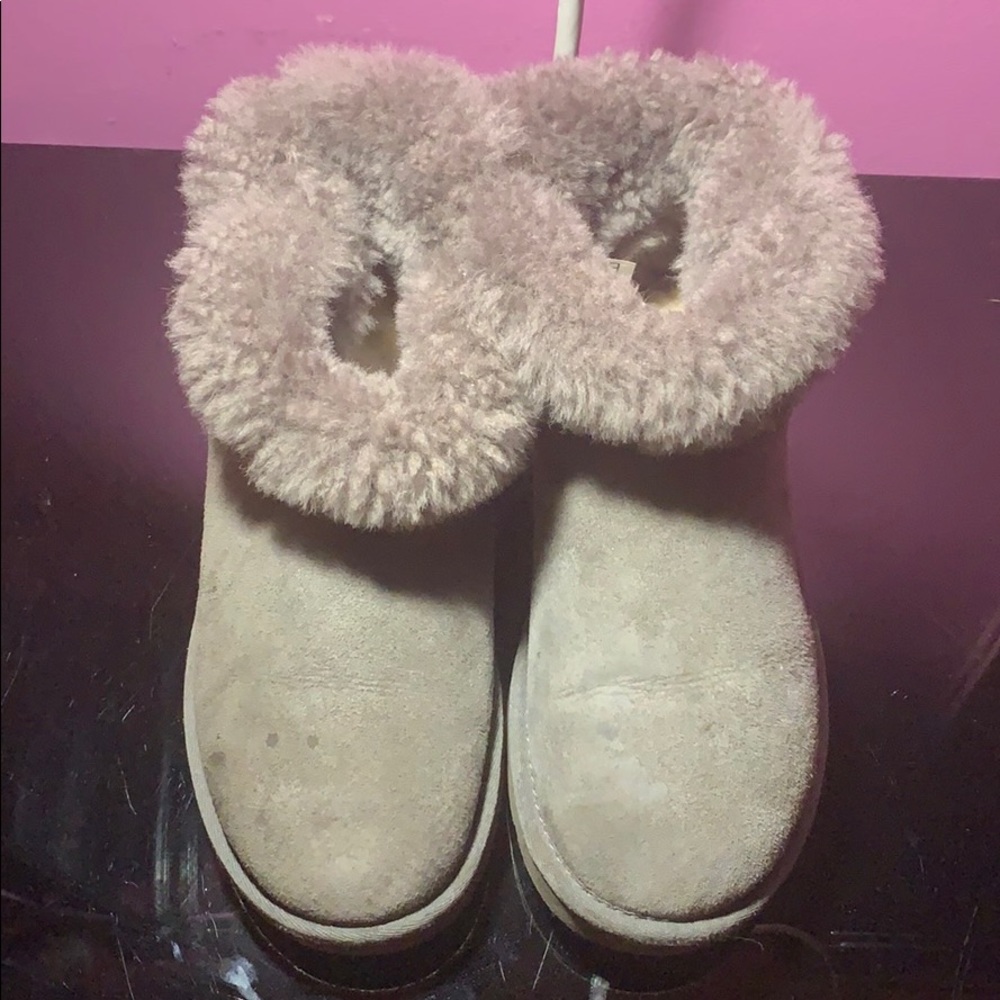 Grey Ugg Bailey Short, size 7